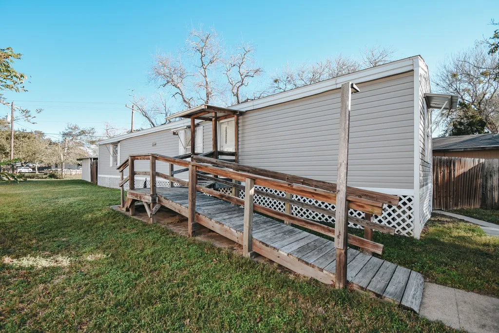 129 Shannon Dr Victoria TX 77904 Featured Image