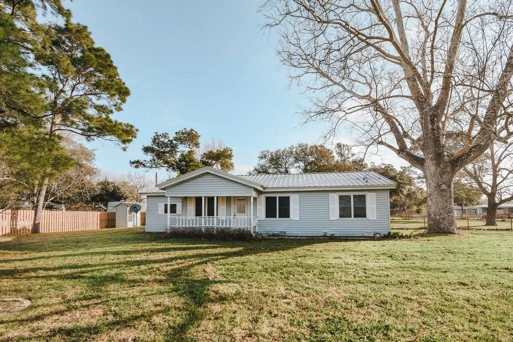 127 S Mesquite Dr Victoria TX 77905 Featured Image