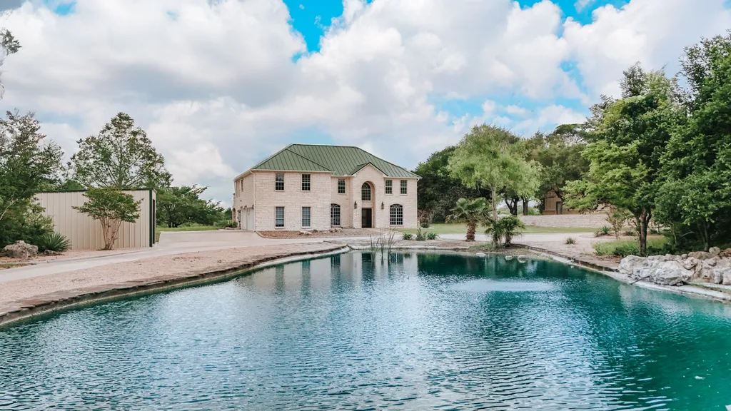 194 Panorama Ln Victoria TX 77905 Featured Image