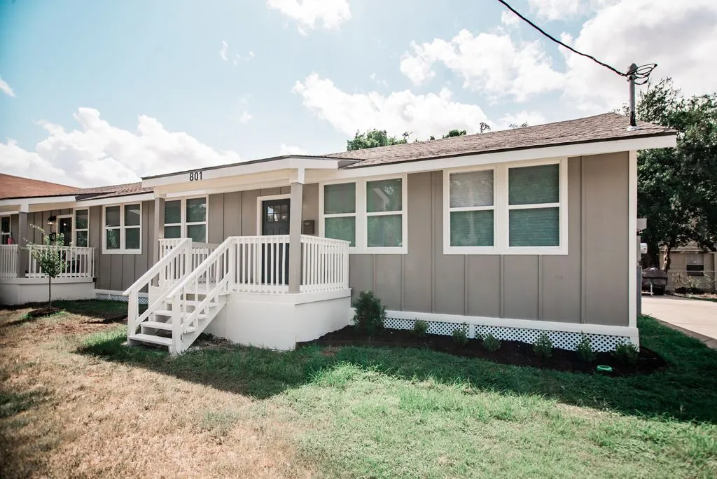 801 & 803 S Main Victoria TX 77901 Featured Image