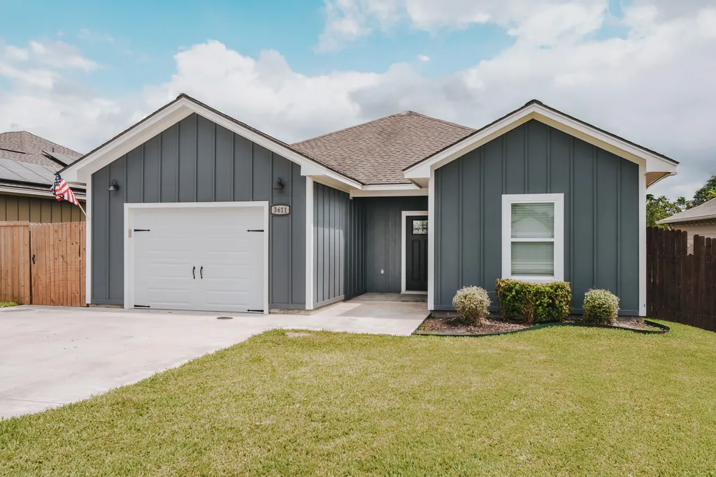 3611 Hanselman Victoria TX 77901 Featured Image