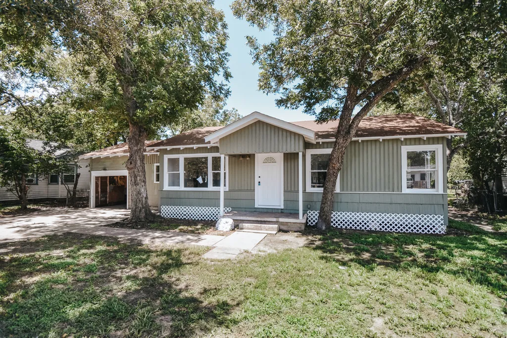 1106 Melrose Victoria TX 77901 Featured Image