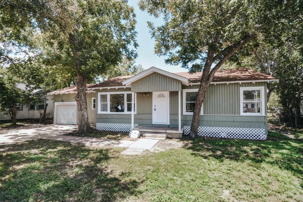 1106 Melrose Victoria TX 77901 Featured Image