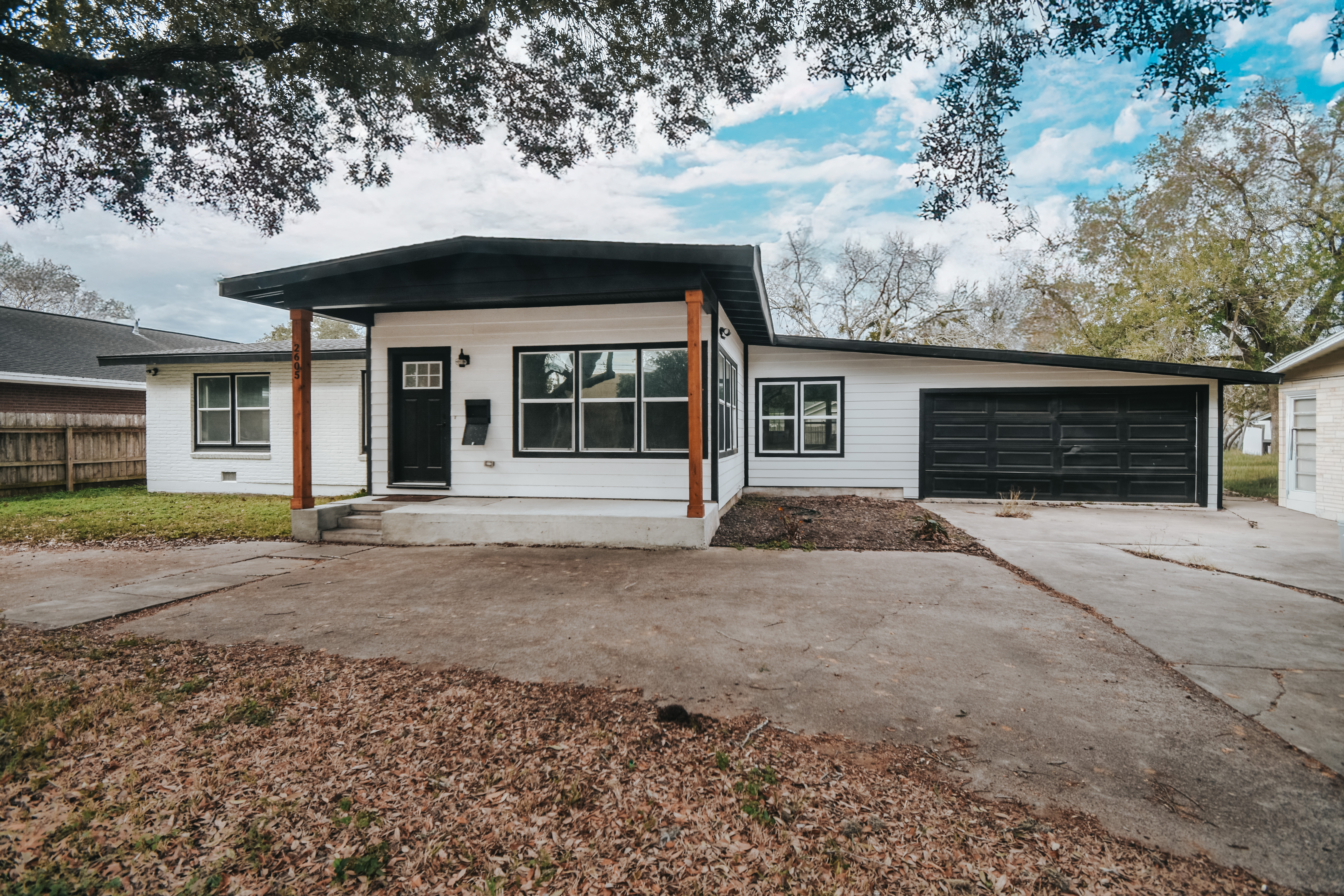 2605 N Ben Jordan Victoria TX 77901 Featured Image