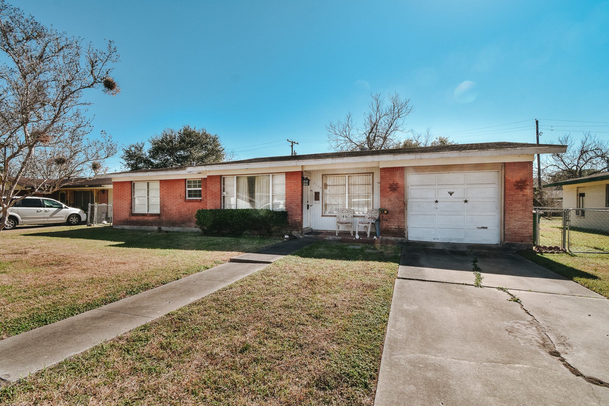 2109 E Walnut Victoria TX 77901 Featured Image